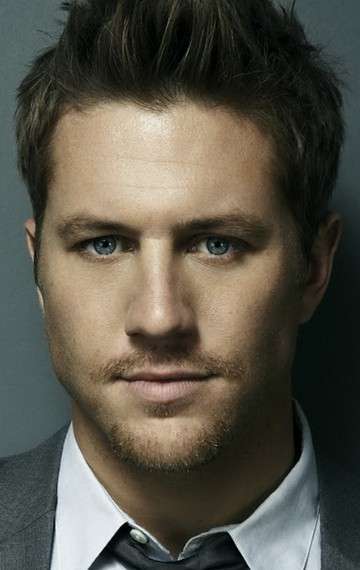 Актер Росс Томас