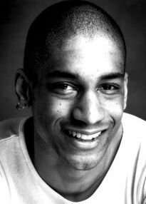 Актер С.Дж. Десембер