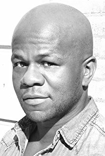 Актер Делрой Эткинсон