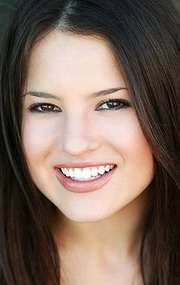 Актер Наташа Слэйтон