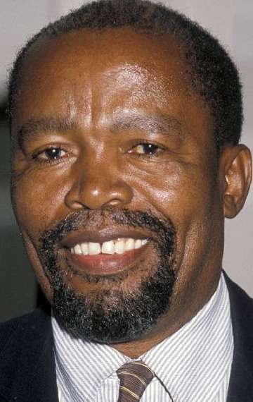 Актер Закес Мокае