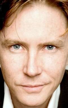 Актер Джулиан Кэйси