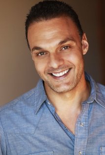 Актер Доменик Сина