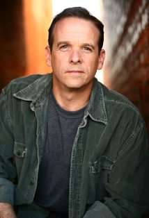 Актер Дональд Сэйдж Маккэй