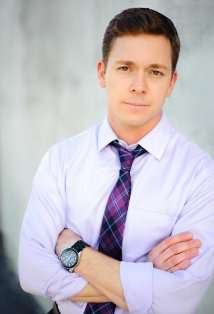 Актер Брэндон Олив