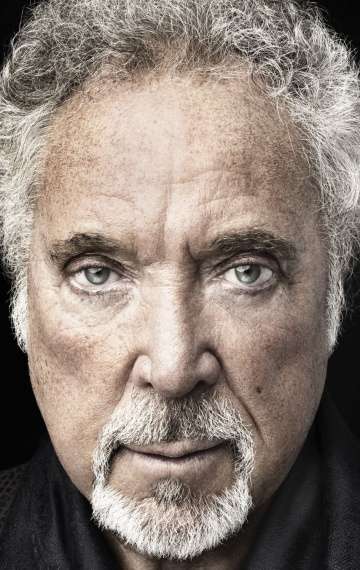 Актер Том Джонс