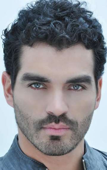 Актер Тиберио Крус