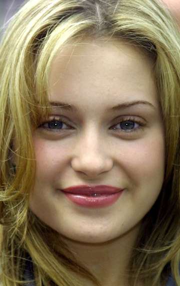 Актер Моника Кина