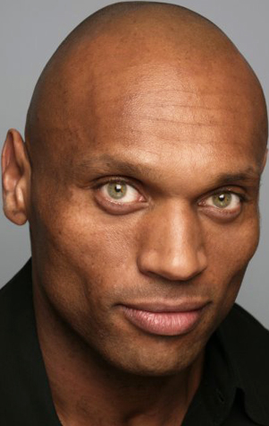 Актер Марк Смит