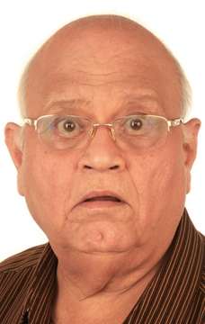 Актер Диньяр Контрактор