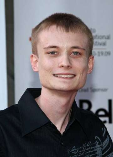 Актер Джереми Эмблер