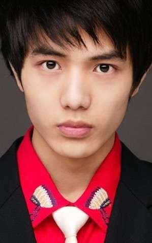 Актер Ким Ши Ху