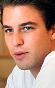 Актер Генри Джуст