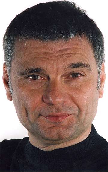 Актер Карлес Санс