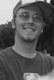 Актер Кайл Ньюачек