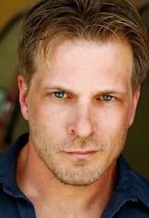 Актер Даг Дерт