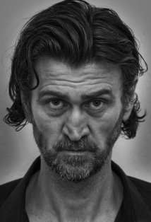 Актер Дэниэл Вивиан