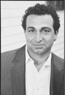 Актер Джованни Сансевьеро