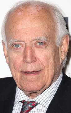 Актер Джордж Р. Робертсон