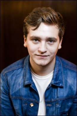 Актер Беньямин Хельстад