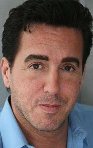 Актер Энтони Мангано