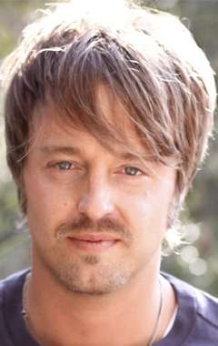 Актер Джошуа Леонард