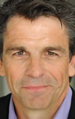 Актер Джулиан Стоун