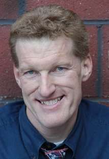 Актер Дон МакМиллан