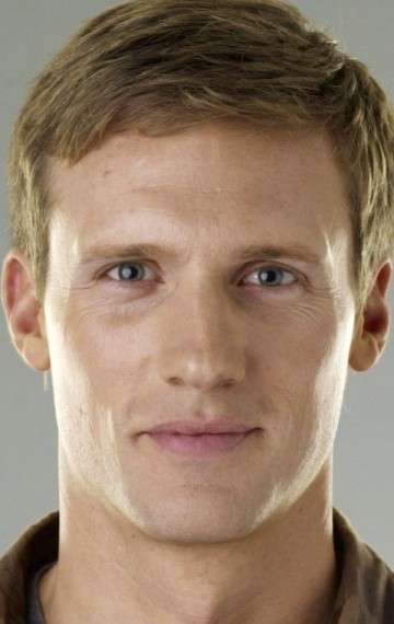 Актер Тедди Сирс