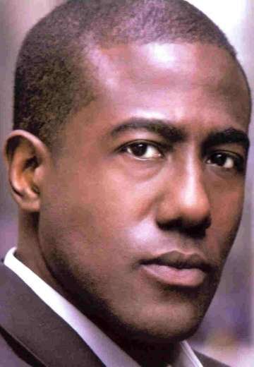 Актер Э. Роджер Митчелл