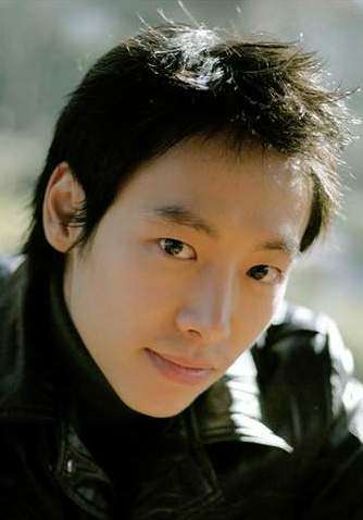 Актер Дон-ук Ким