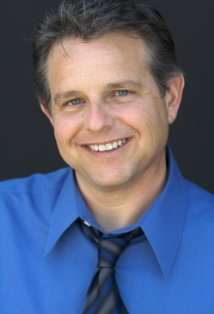 Актер Том Джибис