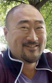 Актер Юнг-Юл Ким