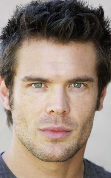 Актер Чарли Вебер