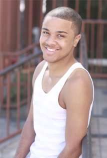 Актер Андре Кинни