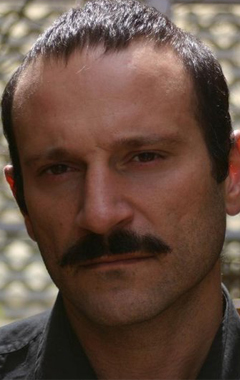 Актер Лэйт Накли