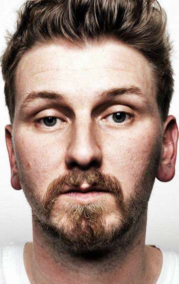 Актер Билл Тангради