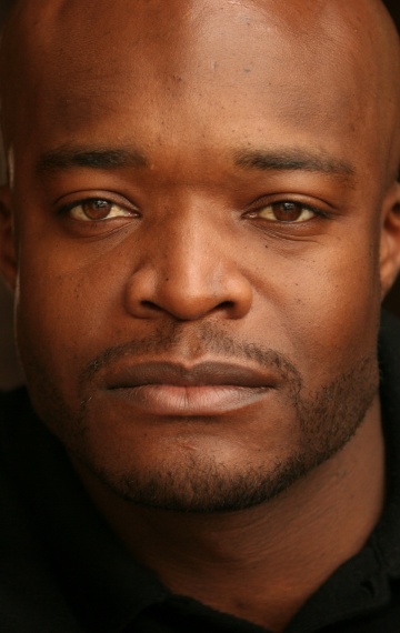 Актер Кофи Натеи