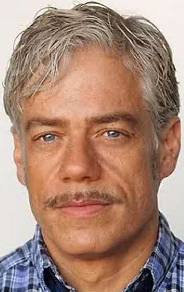 Актер Джон Эннис