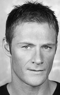 Фото Стефен Хотон