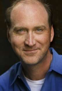 Актер Крис Карлсон