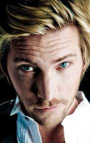 Актер Трой Бэйкер