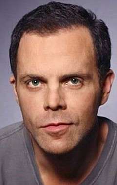 Актер Алекс Манетт