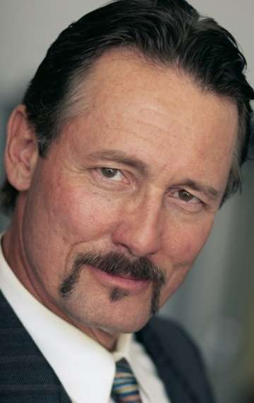 Актер Энтони Де Лонгис