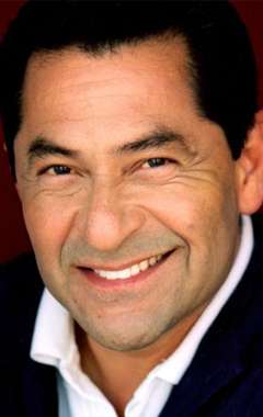 Актер Майк Гомес