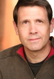 Актер Кевин Саймонс